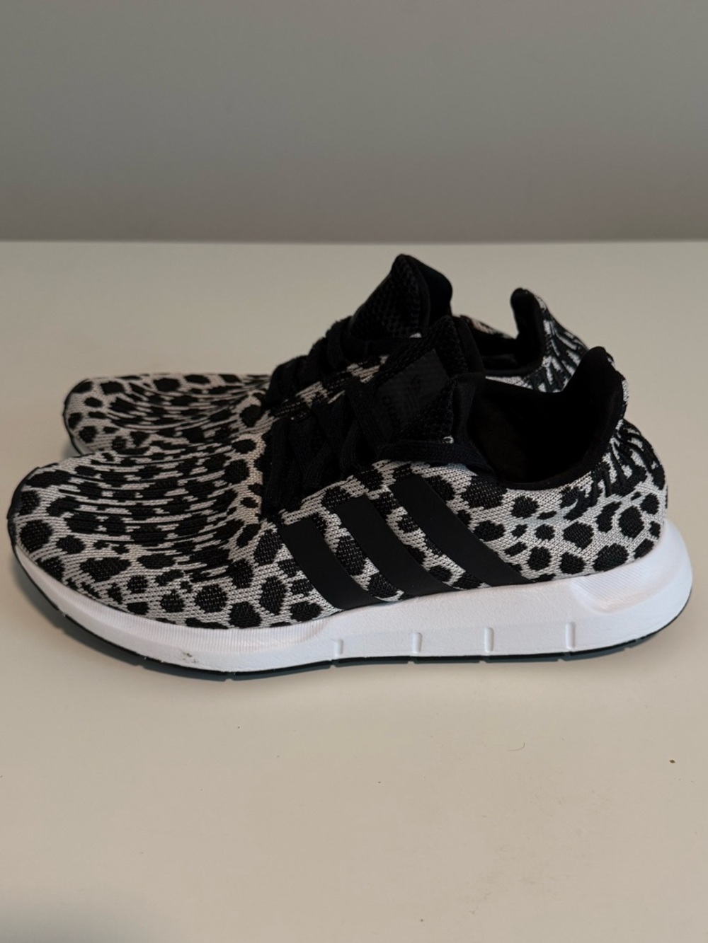 Black and White Adidas sneakers - Picture 2 of 7